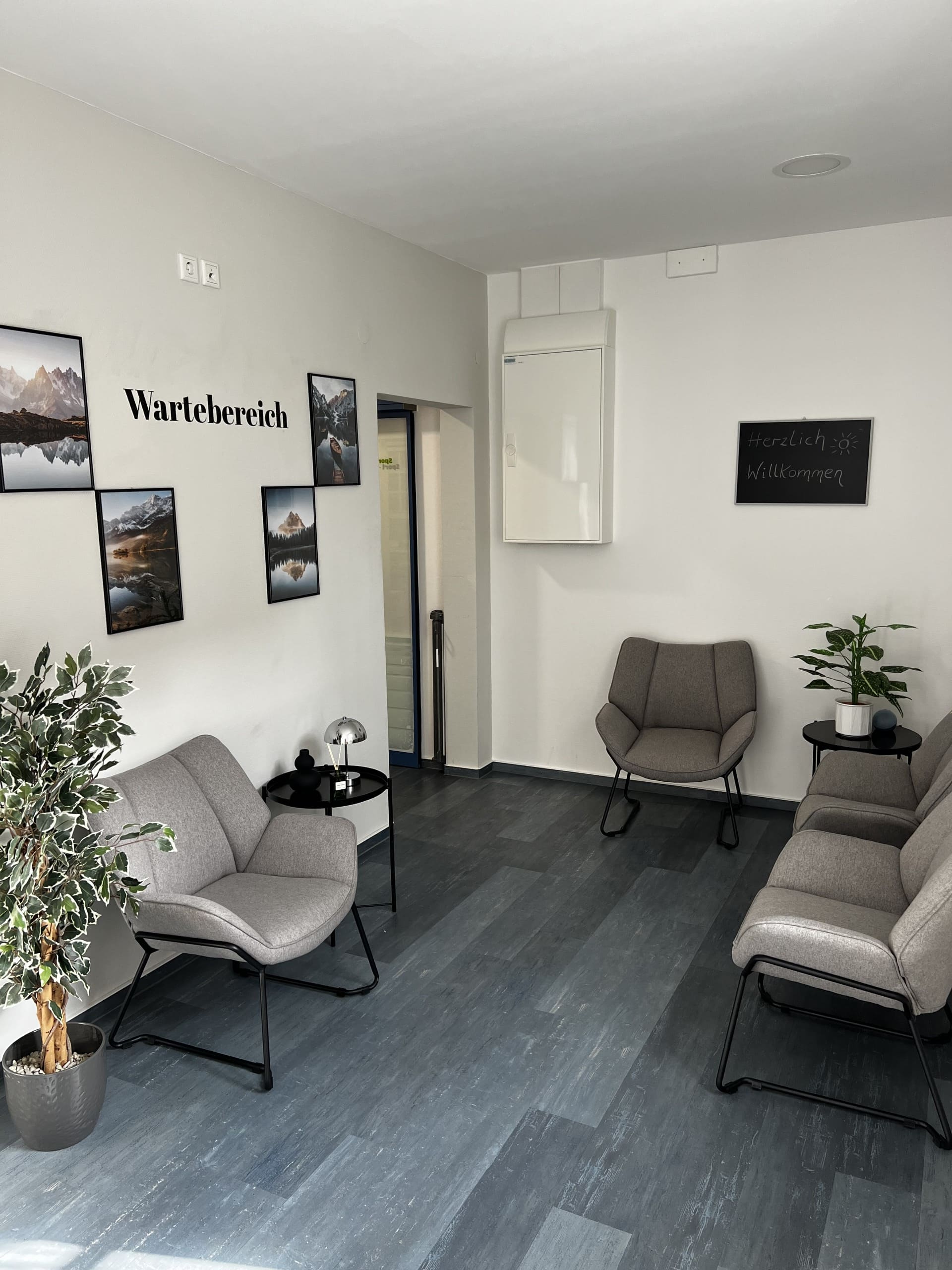 Wartebereich mit Sessel